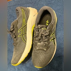 ASICS Men's Gray and Yellow Athletic Shoes